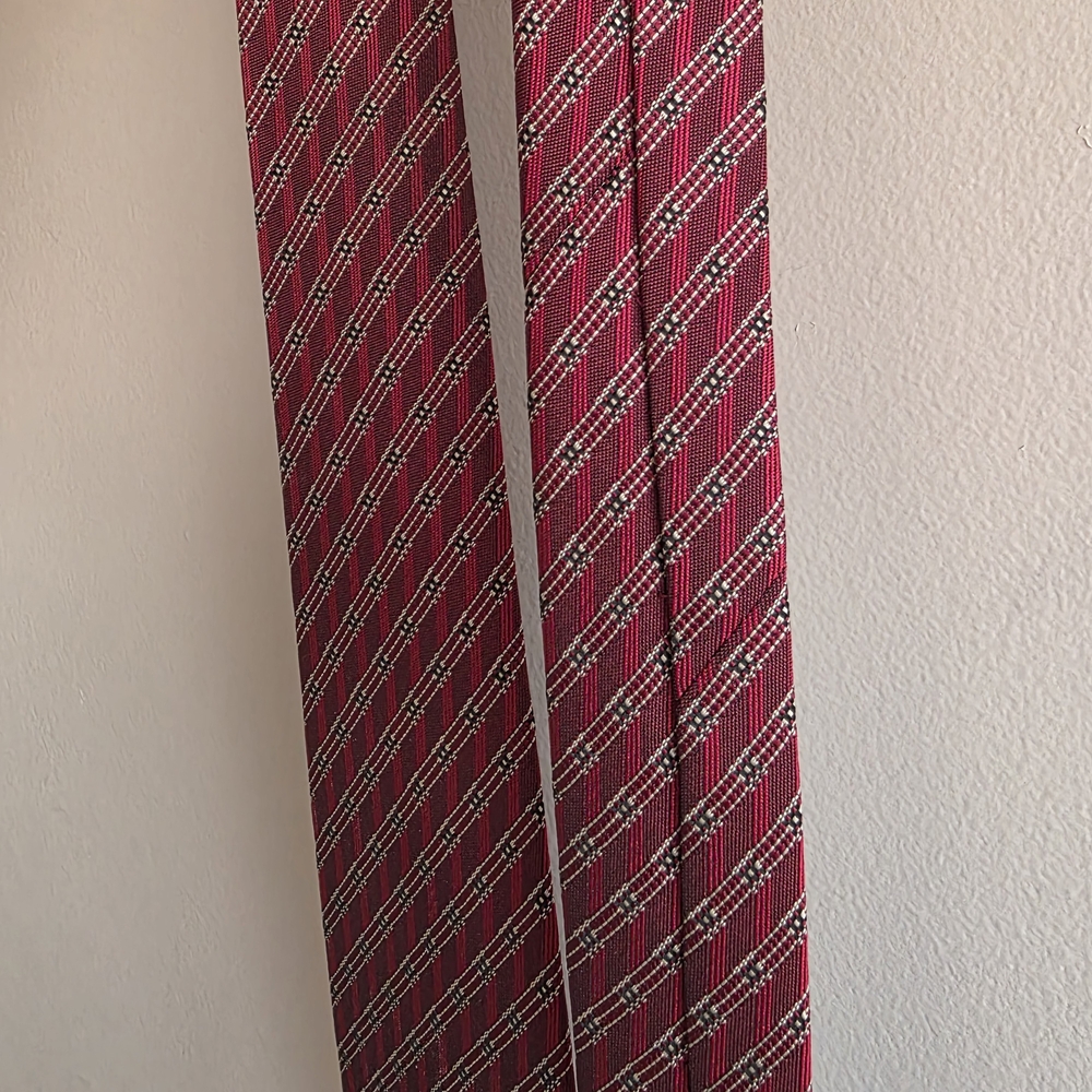 BOSS Hugo Boss Red Geometric Diagonal Stripe Silk Tie | Made in Italy - Picture 14 of 14